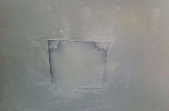 石膏吊顶掉了一块怎么修补,石膏吊顶破了一个大洞怎么修复呢