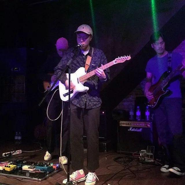 想骚还能买得起,开学这么穿让你成功撩到学妹哦