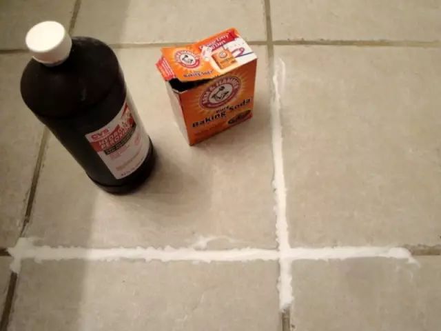 地板上面的黑印子怎么处理,地板缝隙很黑怎么处理