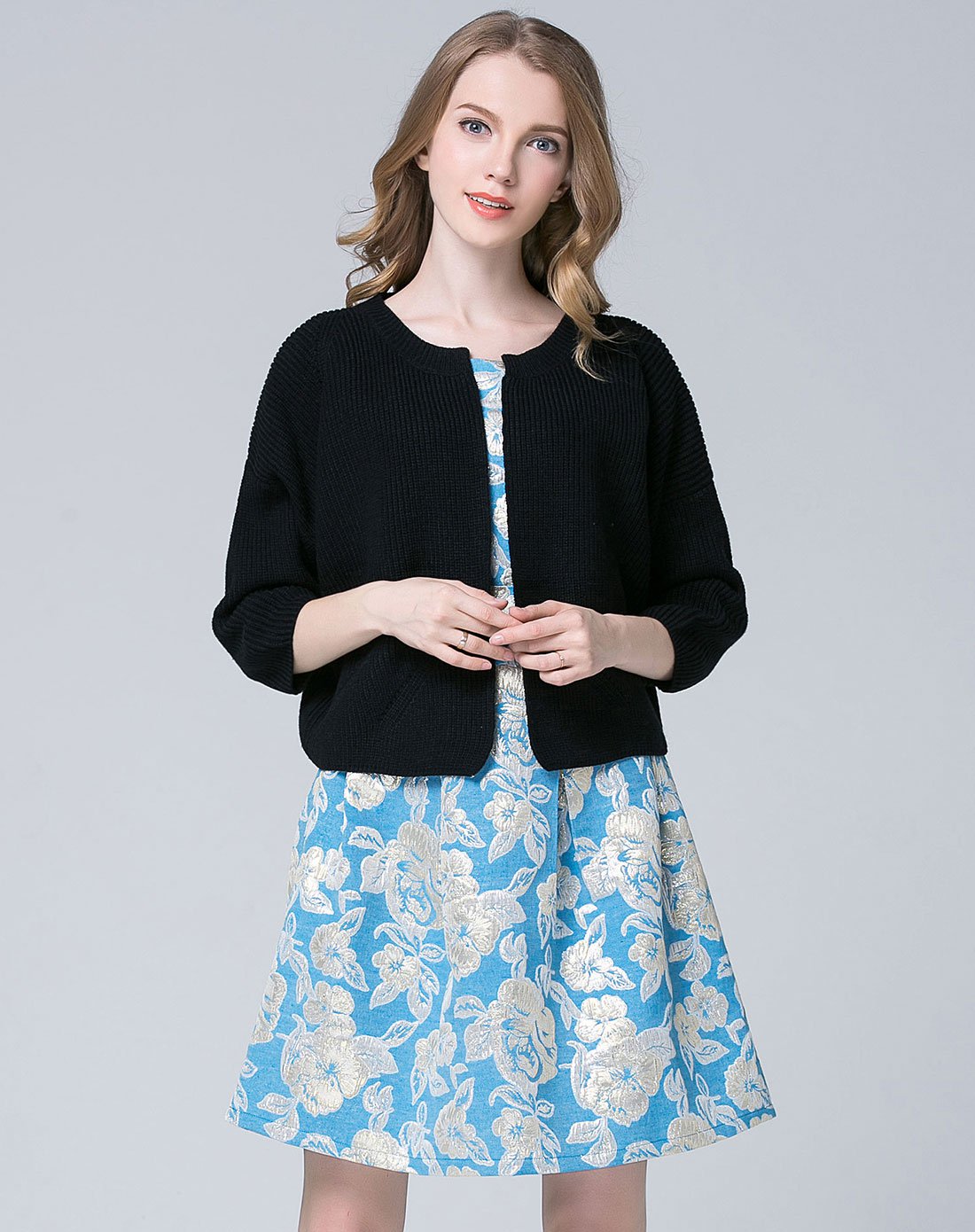 墨绿色针织开衫内搭怎么搭配,春季薄款针织开衫内搭