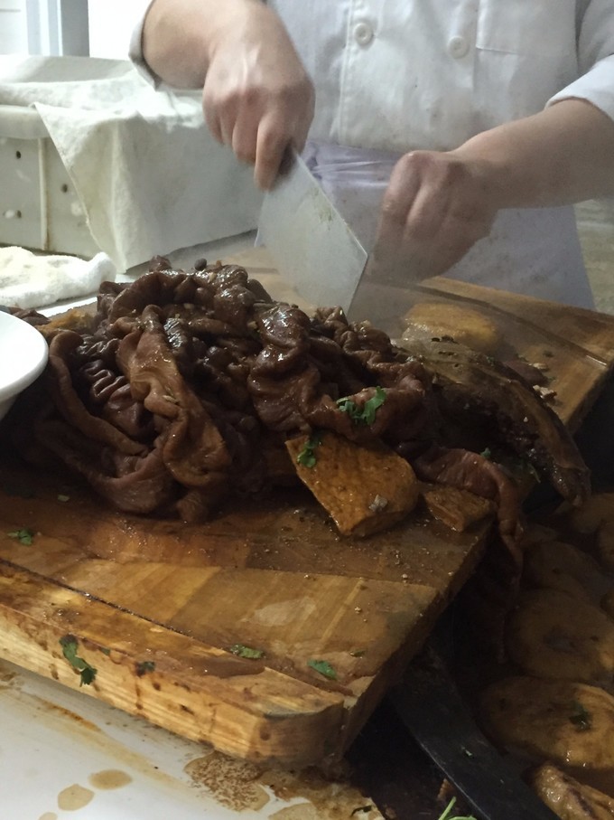 冬天去哪里旅游暖和特色美食,冬季游玩攻略美食推荐