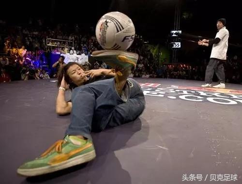 三个可以惊艳全场的花式足球技巧,花式足球和职业足球