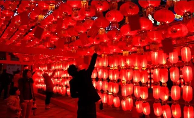 元宵节除了吃元宵还吃什么呢,元宵节要玩些什么