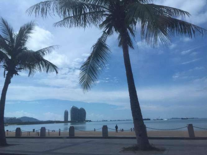 带上父母去看海完整视频,带你去三亚一起看海享受亲子时光