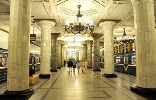 地铁外面广告是怎么弄的,地铁里你不要眨眼睛的广告