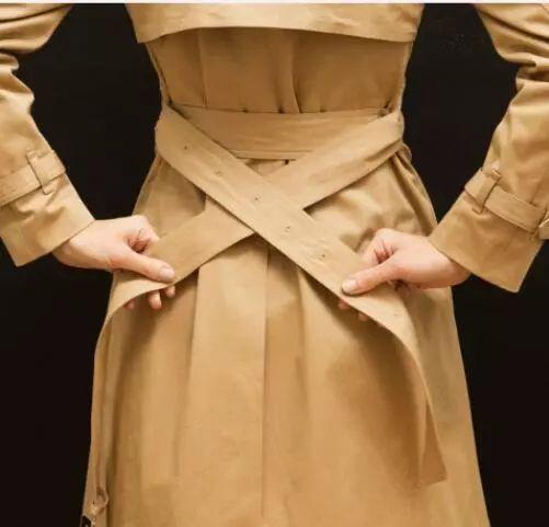 系风衣腰带单蝴蝶结的方法慢动作,巴宝莉男士风衣腰带背后正规系法