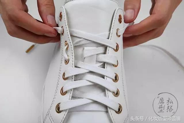 鞋子如何绑鞋带比较好看,全部鞋系鞋带方法男生