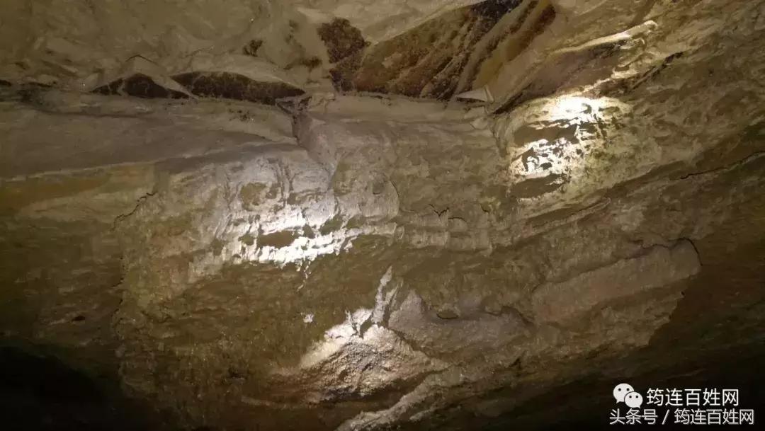 贵州女子探洞,贵州姑娘探山洞