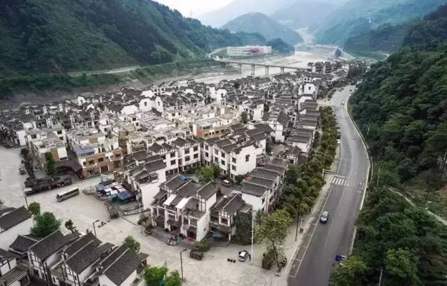 2008年5月12日汶川地震纪念图片,记汶川地震八周年作文