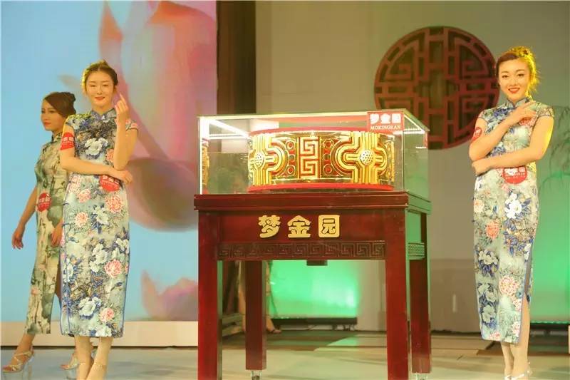 迪拜最大金戒指价值多少钱,世界最大最纯黄金戒指图片