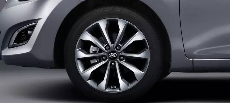 朗动前门凹陷修补费用,现代朗动车漆修补自喷漆