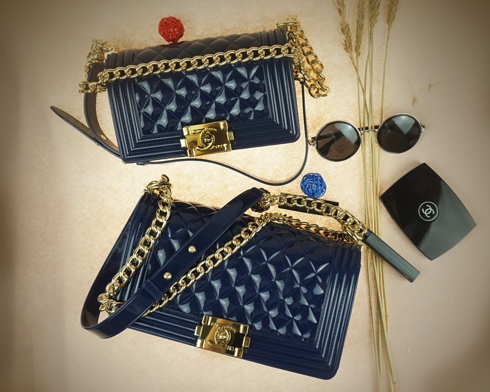 适合夏天背的通勤包百搭,天热背什么材质的包