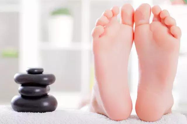 脚底发痒如何判断是脚气还是湿疹,脚气和湿疹怎么分辨