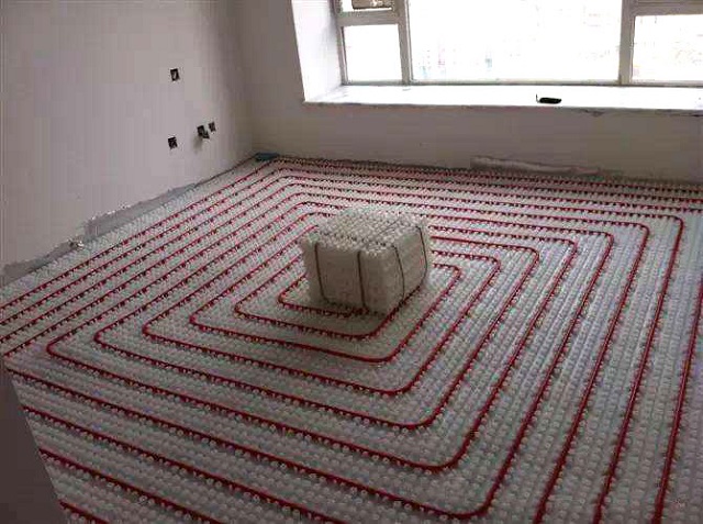 装了地暖地上还能走水电吗？我家师傅建议这么装