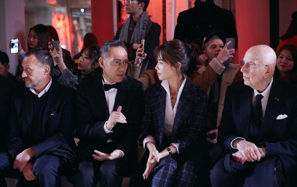 刘涛风衣秀,刘涛穿大衣现身春晚