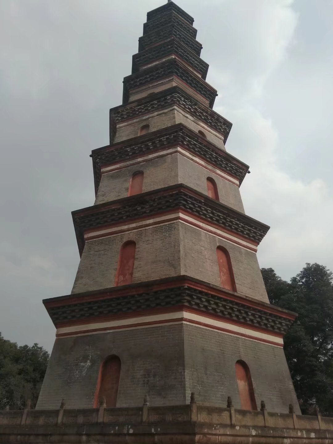 绵阳南山和东辰哪个好,绵阳南山全名叫什么