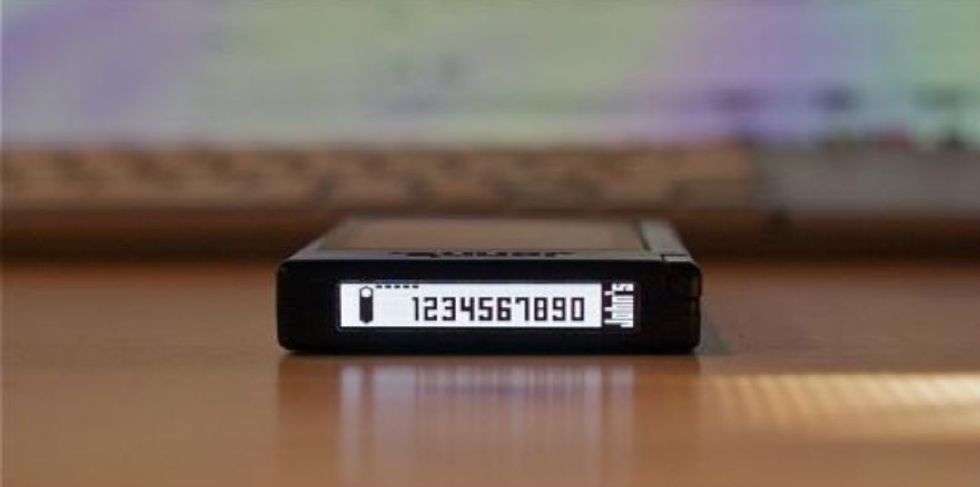 这款“禁欲式全面屏”手机，誓为解救低头族还酷过iPhoneX？！