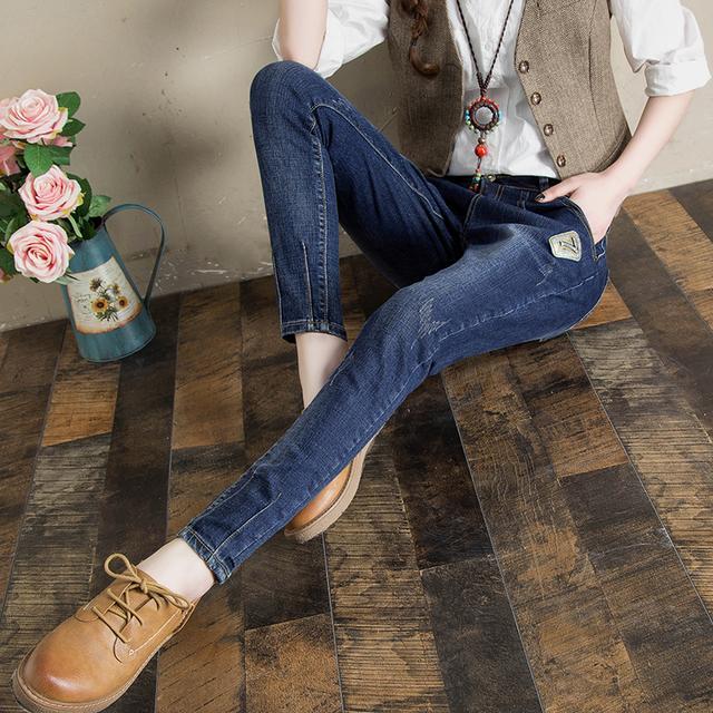 早春穿搭微胖牛仔裤配一字肩毛衣,潮流长款毛衣外套配牛仔裤穿搭