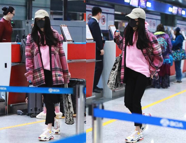 杨幂机场私服鞋,杨幂近期机场穿的鞋