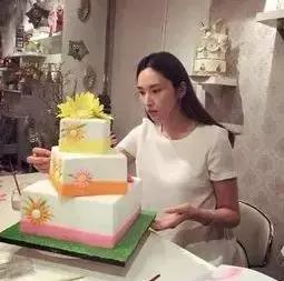 暗恋我的男生家里很有钱,家里有钱的男生追我