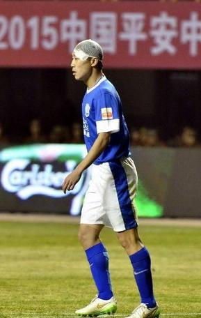 他是吊射门的亲历者，险被球迷废掉一只眼，如今成为球队忠臣