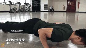 想练出笔挺的身材,背部肌肉训练拉扎尔