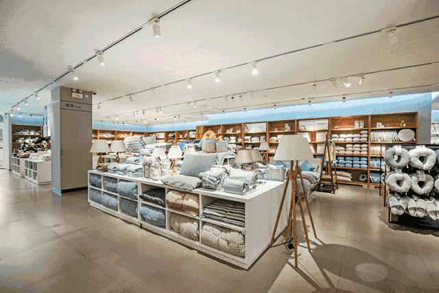 在电商的冲击下实体店该如何生存,实体店真的被电商击垮了吗