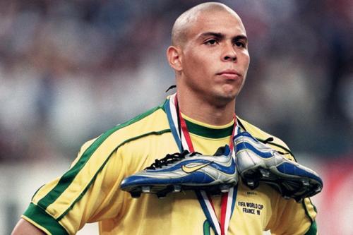 世界足坛已退役的80后球星名单,世界足球退役巨星