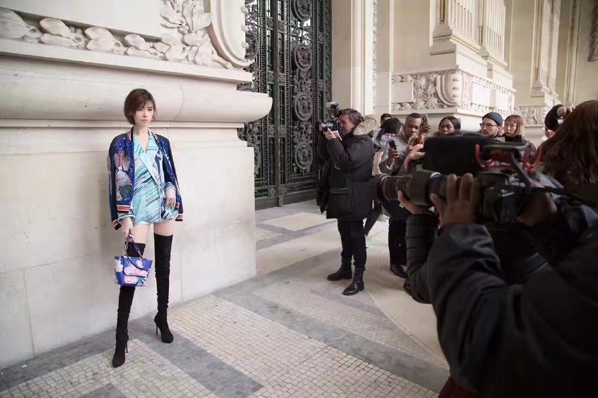 蹭时装周通稿,明星蹭秀时装周