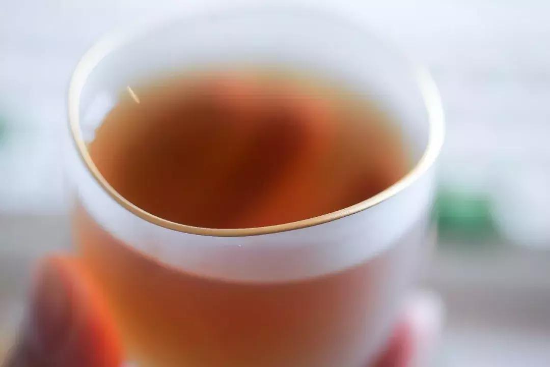 喝水选择自己喜欢的杯子,选择喝水的杯子