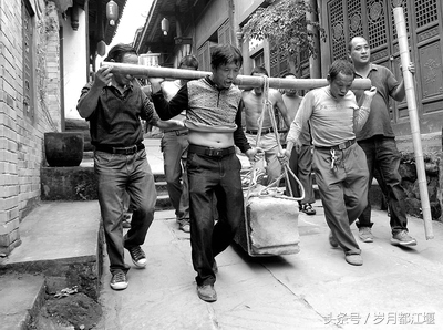 都江堰古城墙为什么修,都江堰历史上大改建