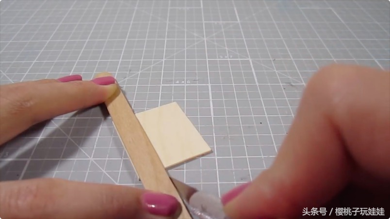 自制60厘米芭比娃娃的床头柜,给芭比娃娃做床又简单又好看