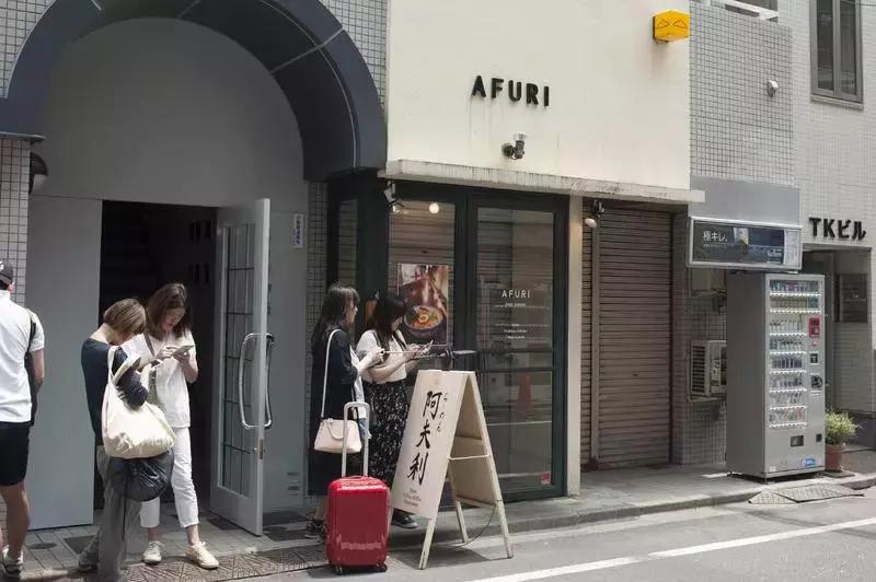 优衣库第一家日本店在哪,优衣库拉面系列