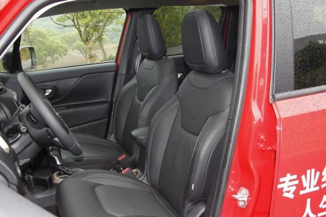 jeep新款自由侠发布,新款jeep自由侠新官图