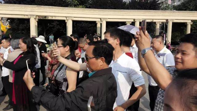 直播信阳大事件:40分钟销售两万斤!帮女郎~棒棒哒!