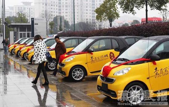 阿姨你做饭有功年终奖就给你辆车吧——激光打标机