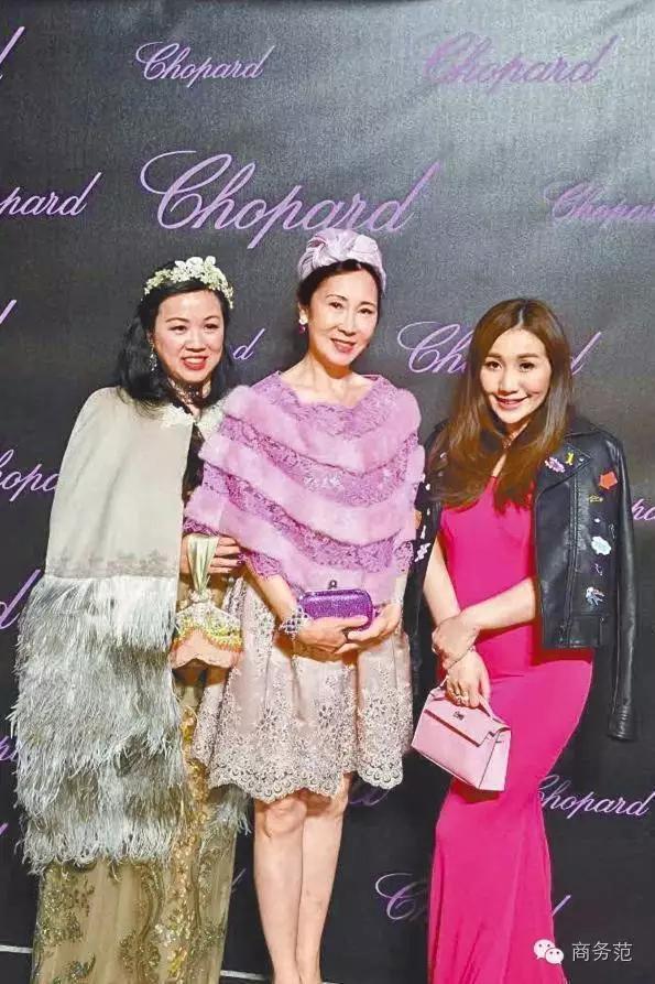 王思聪妈妈晚宴,王思聪妈妈同框