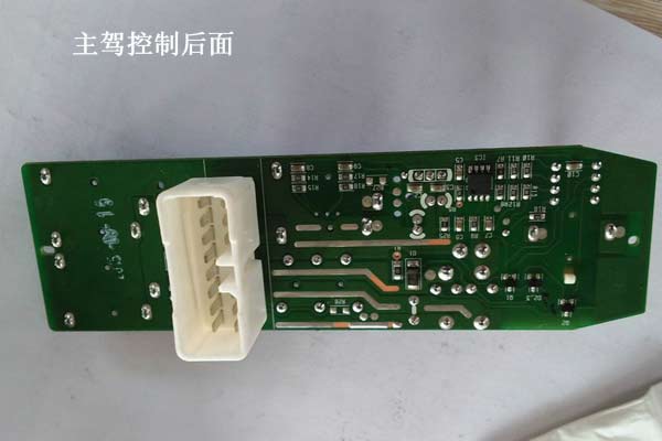 别克凯越加装车窗亮片,2015款别克凯越加装倒车雷达