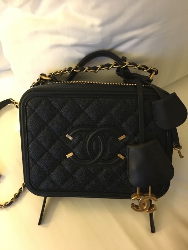 天哪！这么多杂志上看到的大牌热门包，她居然都有！羡慕！