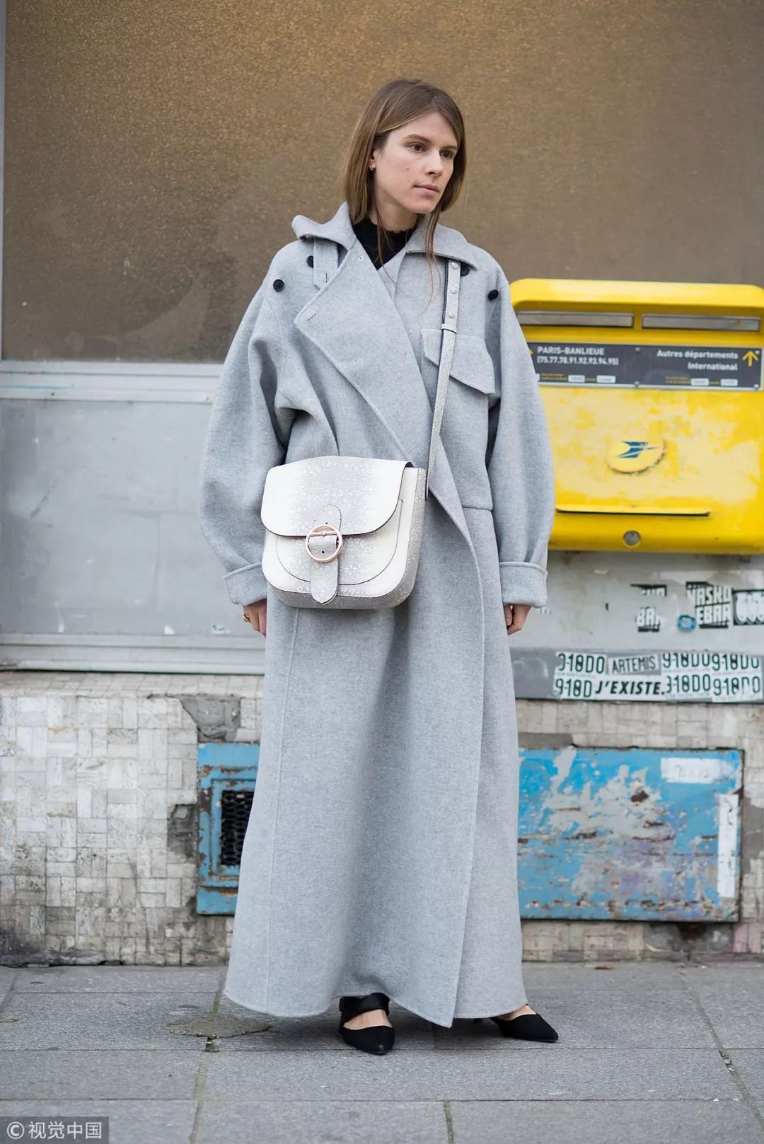 把自己变成“200斤壮汉”的超大风衣,真的好看吗?