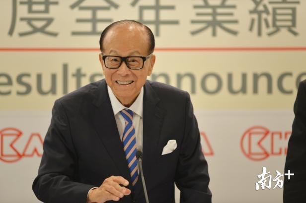 李嘉诚怎么从草根逆袭成首富的,李嘉诚退休前的秘诀