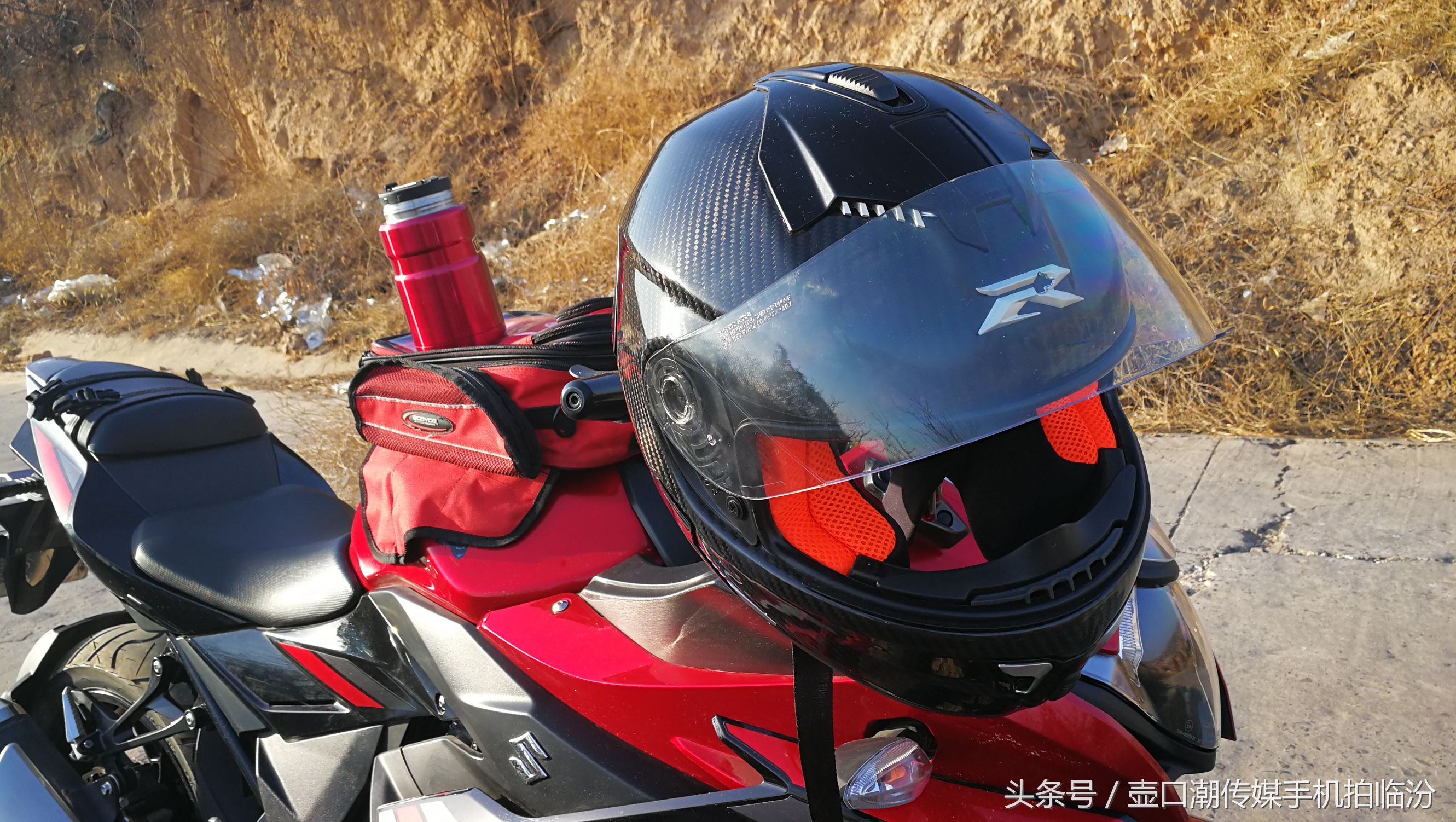 临汾：不买摩托的理由是怕挂档费鞋～十五元一双的鞋你会穿吗？