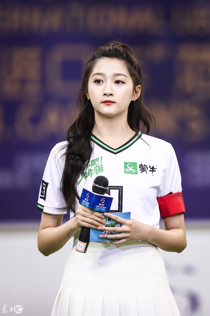 关晓彤王牌蓝色超短裙,关晓彤紫色超短裙搭配