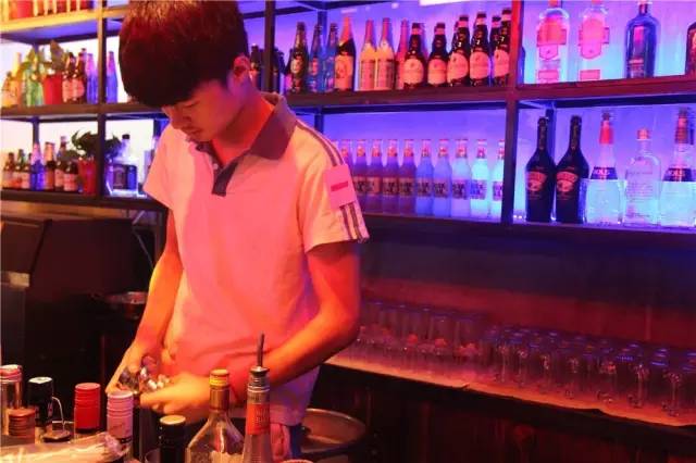 这家小馆子菜单上居然有奥数题！跑去求虐的吃货还不少！