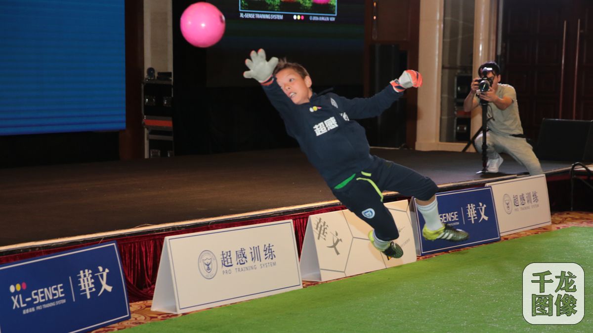 华文足球推出超感训练体系将与千龙网组建青少年训练营