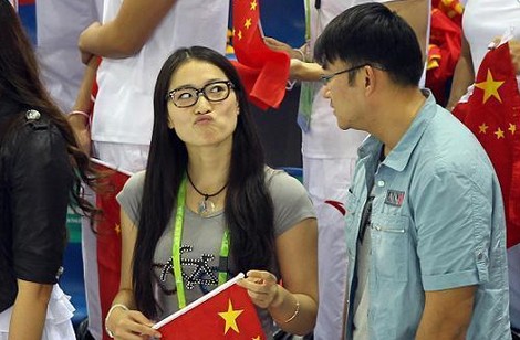 蛙后的传奇人生，斥泳池不干净被恩师扇耳光，恋富五代如今仍单身