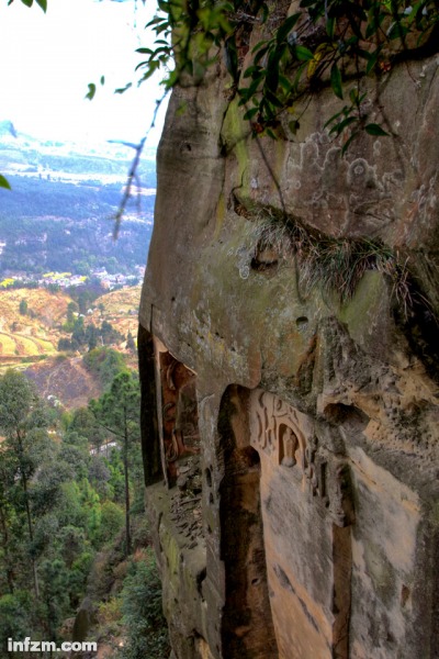 穹窿地貌，古寨凄美
