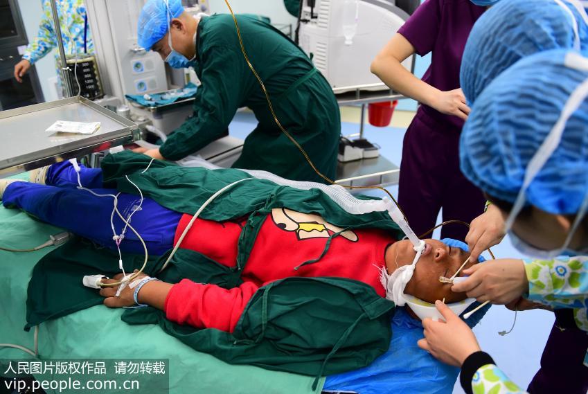 看多了一种颜色对眼睛会色盲吗,看多了鲜艳色彩会导致色弱吗