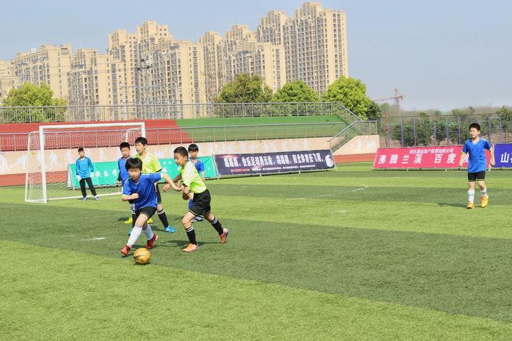 足球小将间的角逐兰溪2018年小学生足球联赛开赛