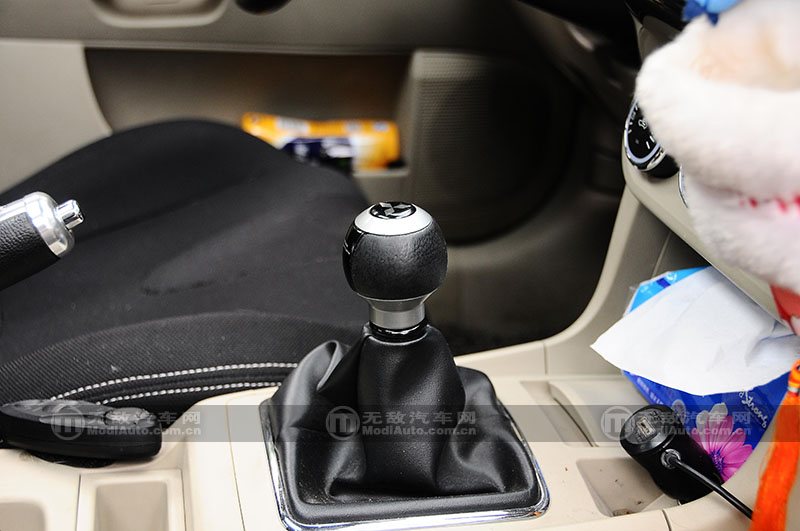 穿梭于繁华都市演绎着专属的姿态翼神